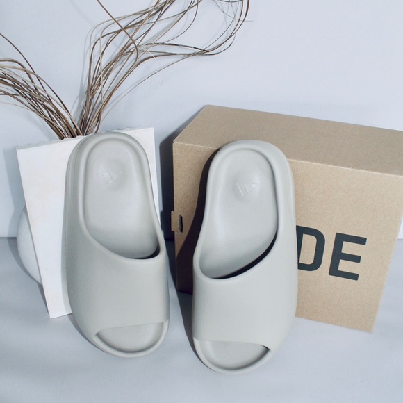 YEEZY Slide ‘Bone’ - Picture 2 of 4